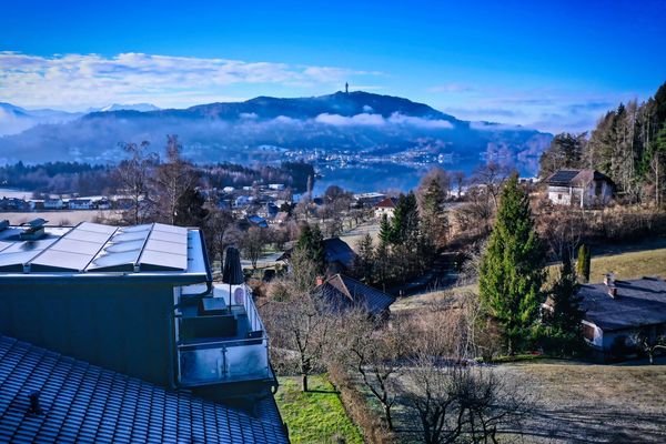 Aussicht auf die Terrasse und den Wörthersee