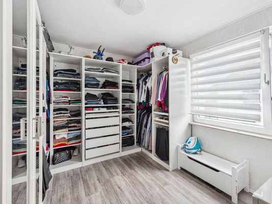 1. OG begehb. Kleiderschrank 