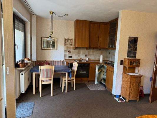 Einbauküche mit Essecke