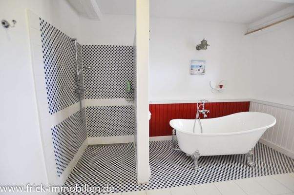 22-Wanne und Dusche.JPG