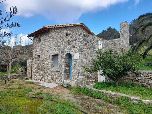 Kreta, Kato Episkopi: Traditionelles neu gebautes Steinhaus zum Verkauf