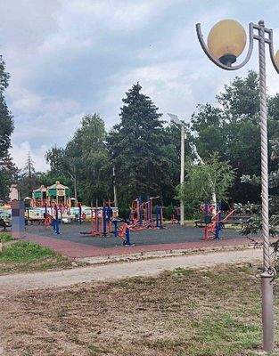 Kinderspielplatz am Supermarkt