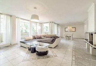 Großer & heller Wohnbereich im Obergeschoss