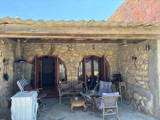 Ostkreta, Pappagiannades: Traditionelles Steinhaus mit großem Garten voller Olivenbäume zu verkaufen