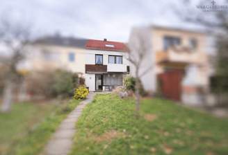 Blick vom Garten aufs Haus