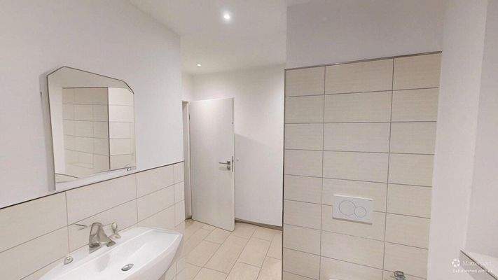 Badezimmer mit Dusche