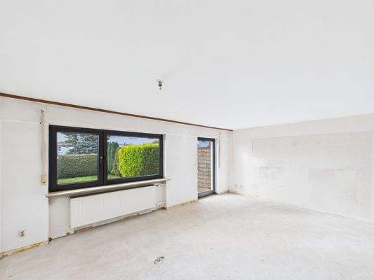 Wohn- und Essbereich mit Terrassenzugang EG