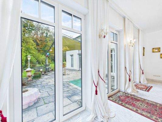 Villa mit Parkgrundstück und Pool in Beaumarais