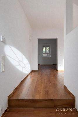 Eg rechts, Eingangsbereich