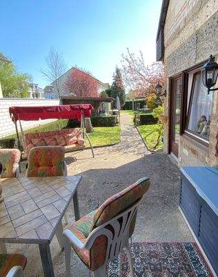 Terrasse mit Blick in den Garten