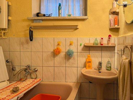 EG Wannenbad mit Fenster