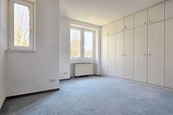 Auch Zimmer Nr. 3 bietet gute Raumqualität - ein Schrank ist schon da
