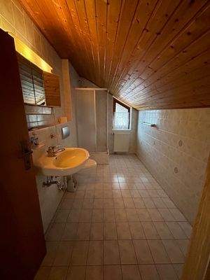 Dachgeschoss Dusche WC.jpg