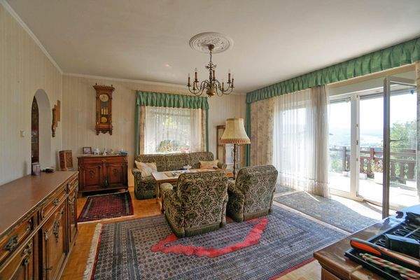 Wohnzimmer_Ausgang zur Terrasse