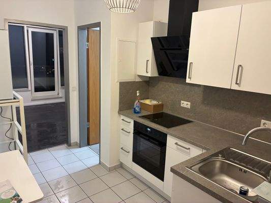 Küche mit Tischtresen.jpg