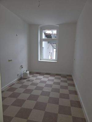 Helles Zimmer mit Fenster