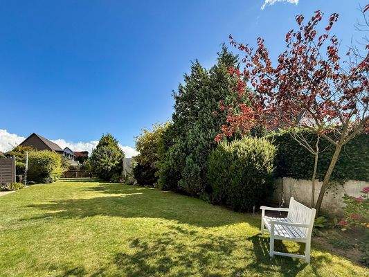 Gepflegter, sonniger Garten in ruhiger Lage