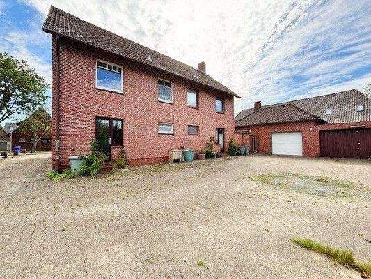 Hausrückseite mit Hof.jpg 