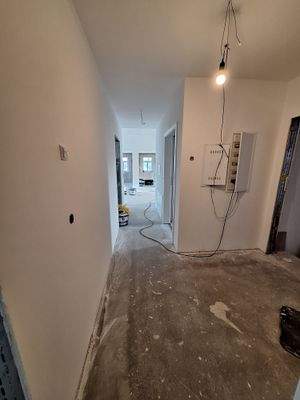 Flur mit Blick zum Wohnbereich
