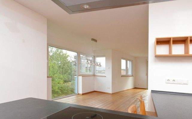 Blick von der Küche in den Essbereich