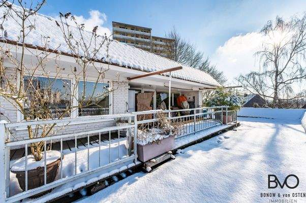 Große Fensterflächen zur Dachterrasse 