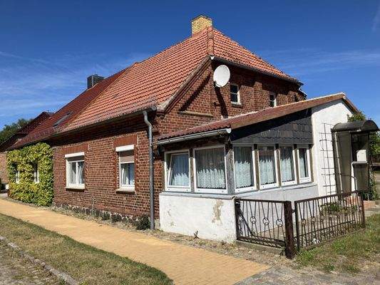 Haus mit Veranda u Eingang