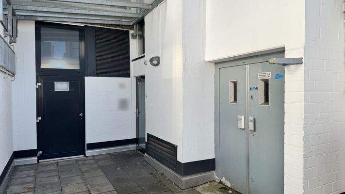 Anlieferung / Lastenaufzug Lag