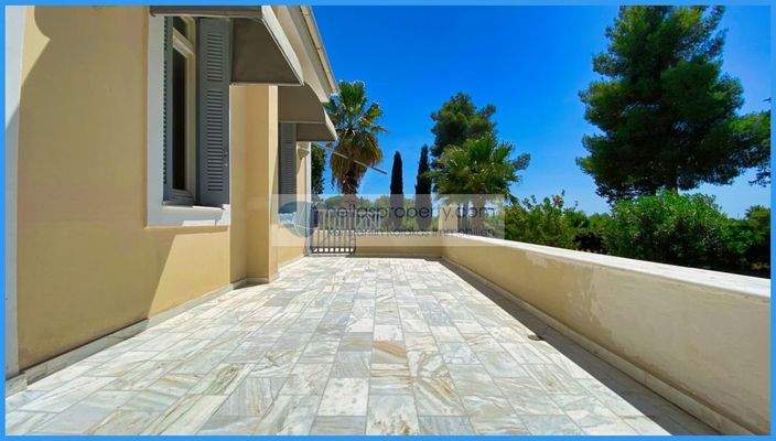 299f428c6e074e858ae17632a16da8a4-original