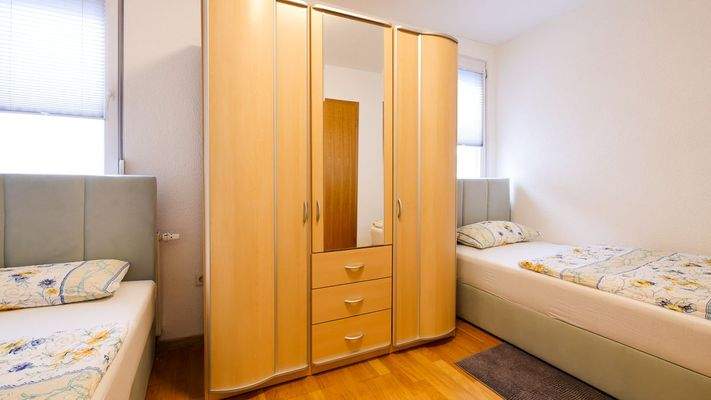 171 Schlafzimmer 2 Boxspringbetten (1 von 1).jpg