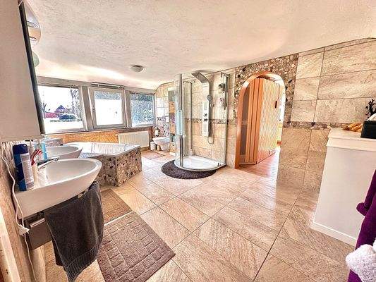 luxuriöses Badezimmer