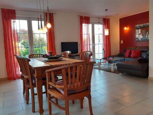 Wohn-und Essbereich.jpg