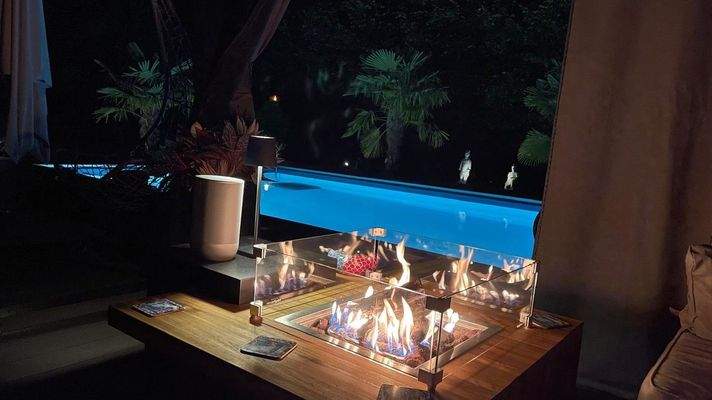 Stimmungsvolle Eleganz bei Nacht