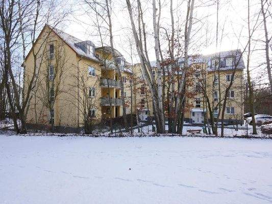  Rechtwinklige GESAMTANLAGE (von nebenan aus)