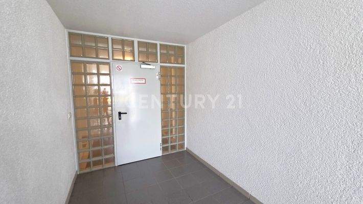 Etagenzugang mit Windfang