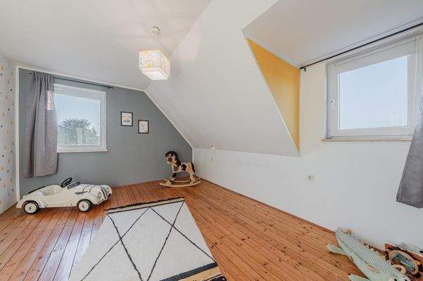 Kinder-/Schlafzimmer VI