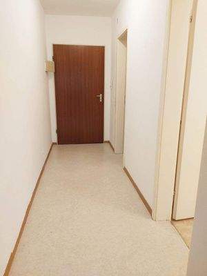 Flur Richtung Eingangstüre