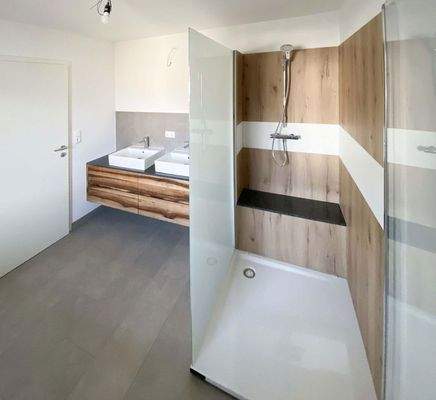 Bad mit Einbauten vom Schreine