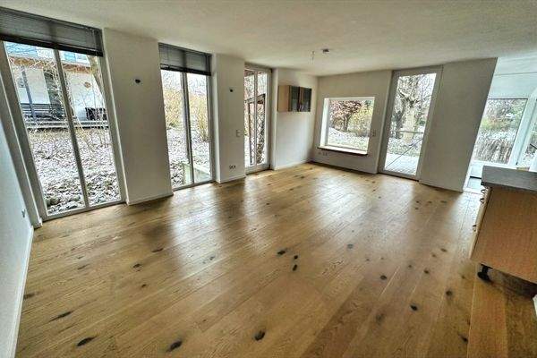 Wohnbereich, Zugang zur Terrasse und in den Wintergarten EG