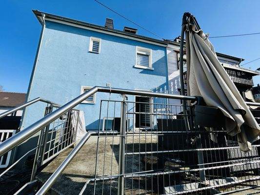 Rückansicht mit Terrasse