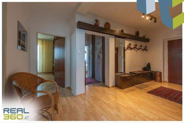 Schöner großer Vorraum