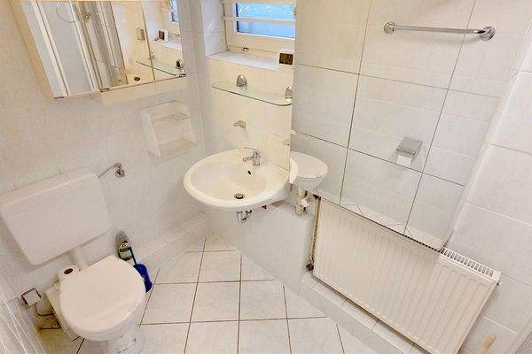 Ein weiteres Bad finden Sie im Vollkeller