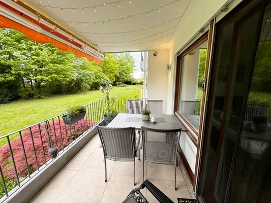 Balkon mit Blick ins Grüne