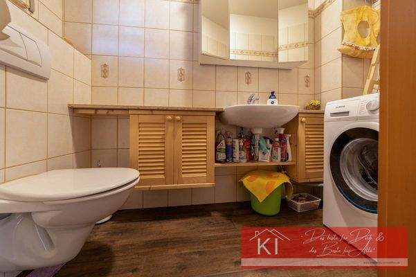 EG Gäste WC mit Waschmaschinenanschluss