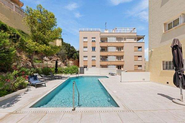 Pool and Exterior (2)