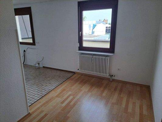 Essbereich mit angrenzender offener Küche.jpg