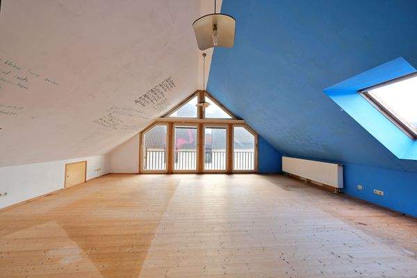 großes Zimmer Dachgeschoss