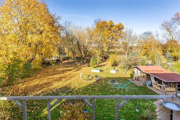 Blick vom Balkon in den Garten