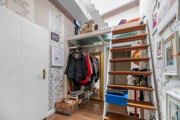 Eingangsbereich mit Dachzugang OG II