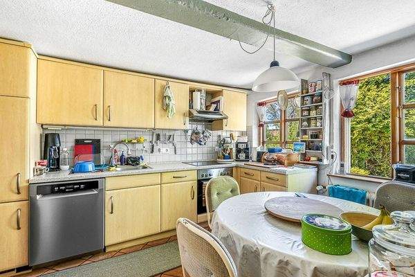 Küche mit Einbauküche rechte Wohnung