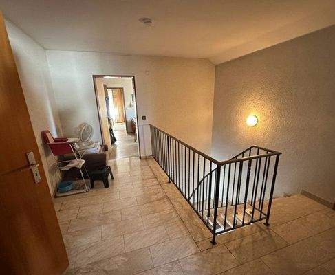 Heller Flurbereich im Dachgeschoss